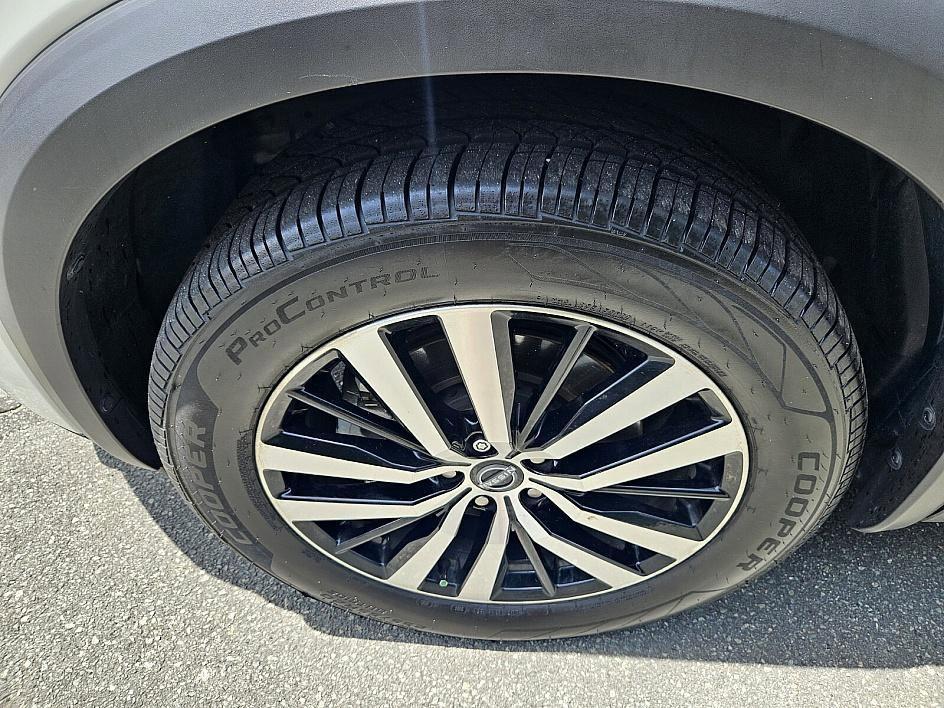 used 2023 Nissan Pathfinder car, priced at $38,999
