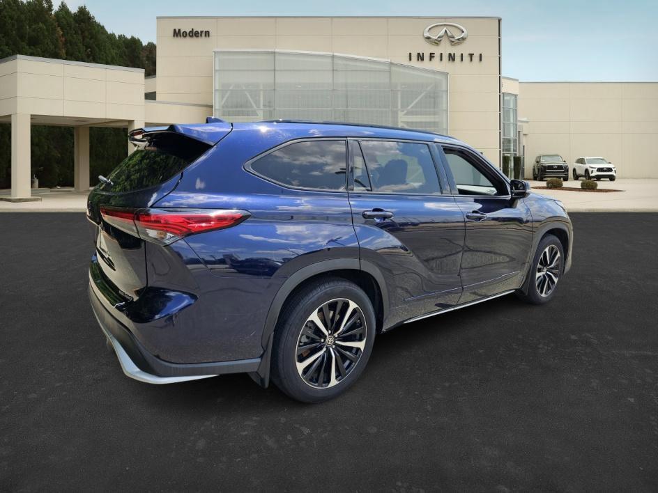 used 2022 Toyota Highlander car, priced at $35,500