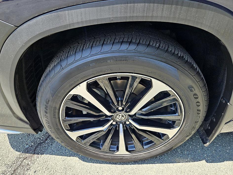 used 2022 Toyota Highlander car, priced at $35,500