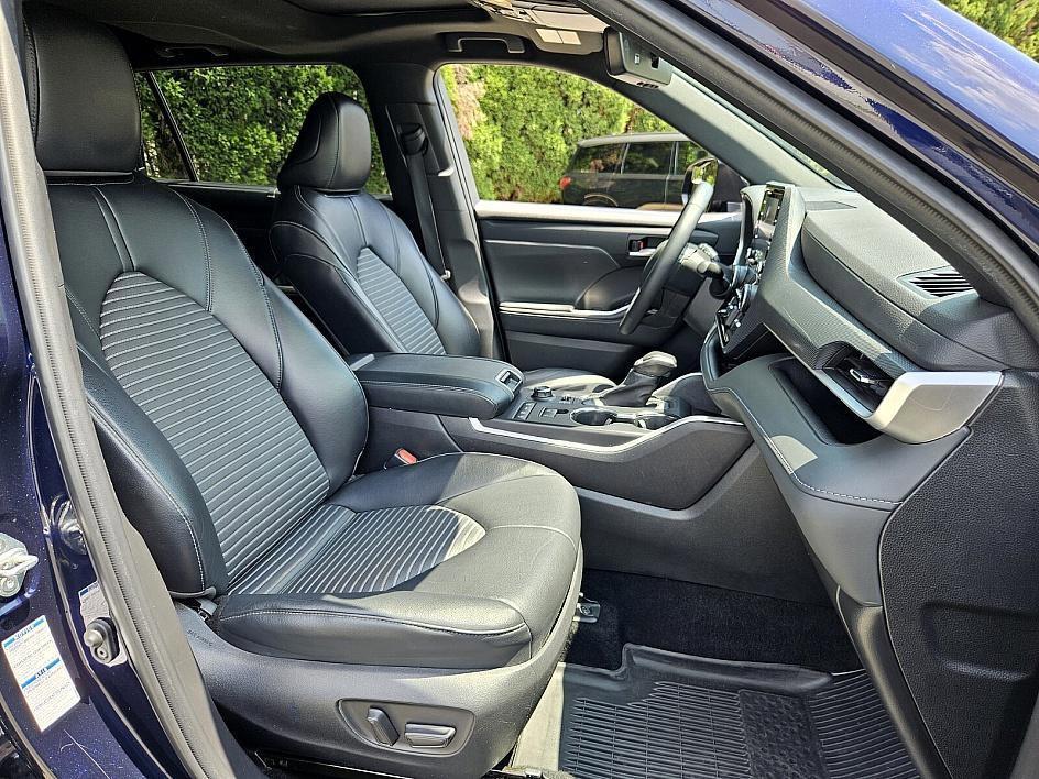 used 2022 Toyota Highlander car, priced at $35,500