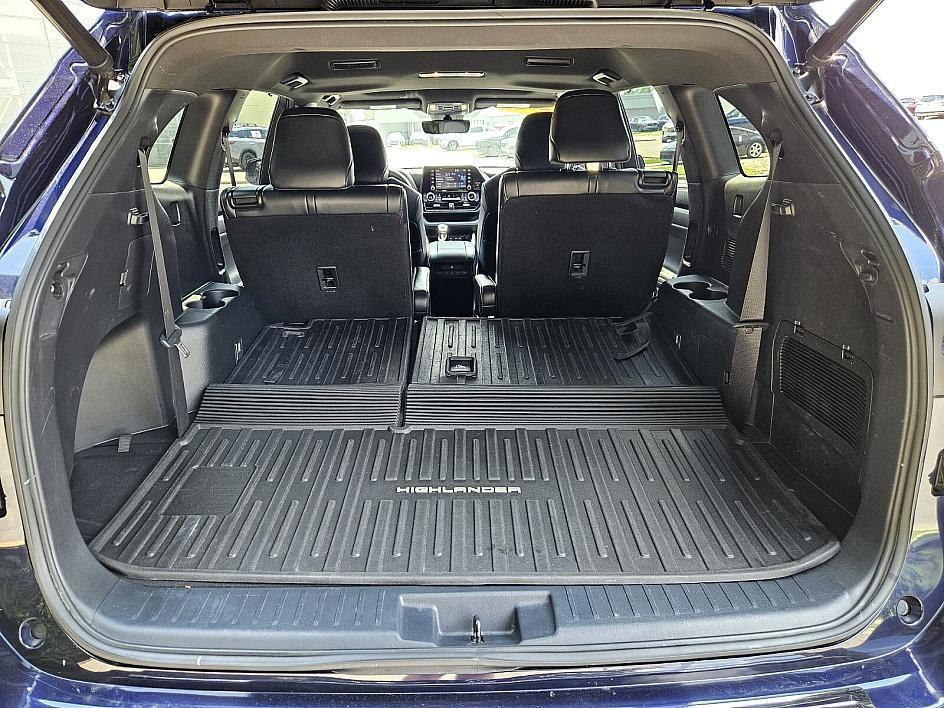 used 2022 Toyota Highlander car, priced at $35,500