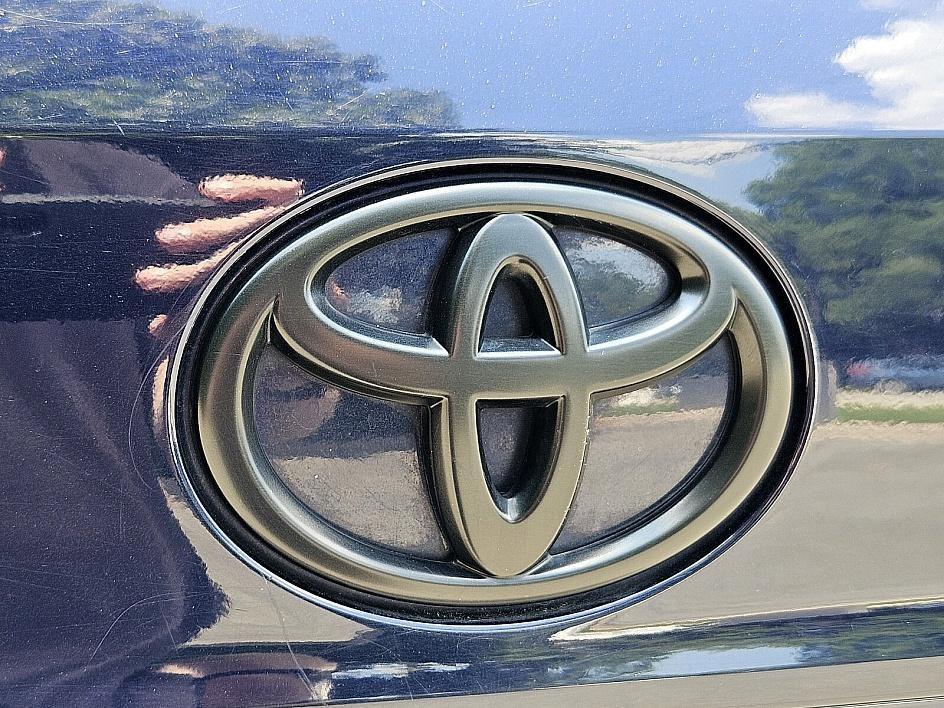 used 2022 Toyota Highlander car, priced at $35,500