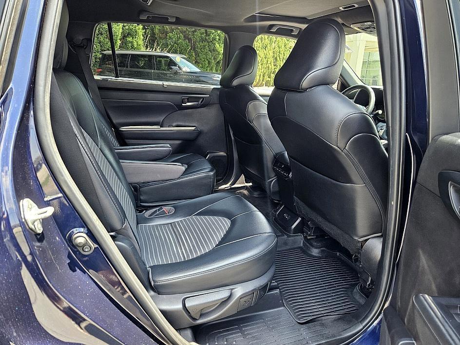 used 2022 Toyota Highlander car, priced at $35,500