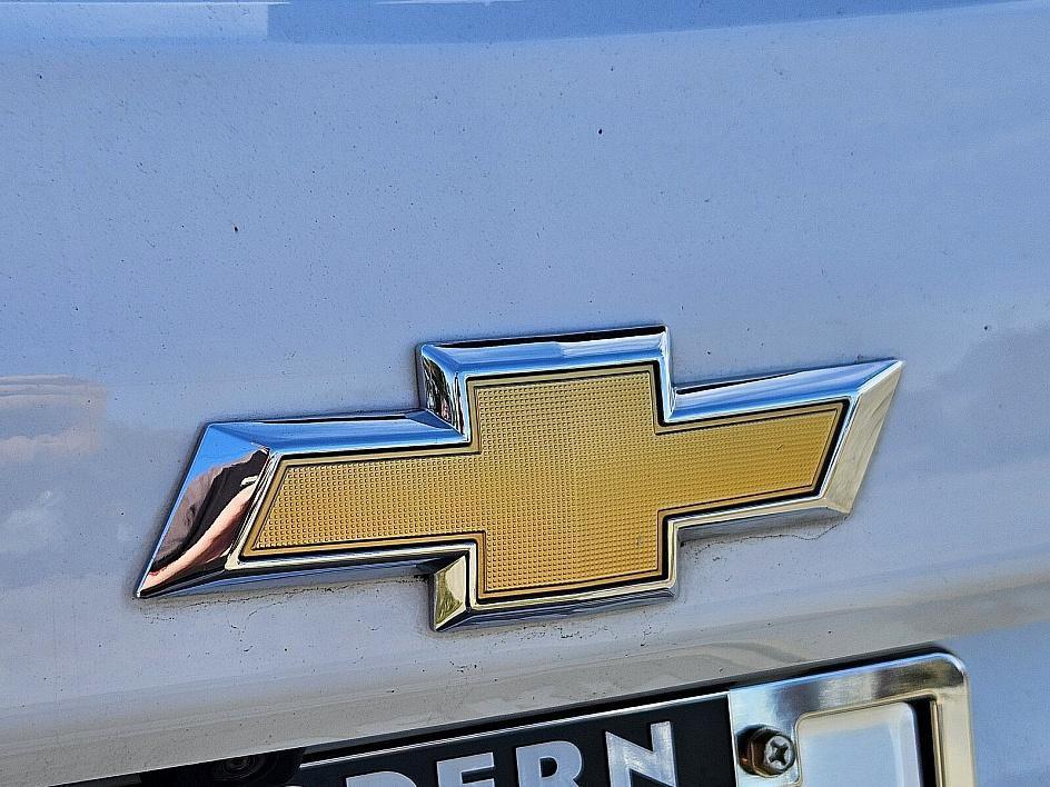 used 2023 Chevrolet Equinox car, priced at $19,681