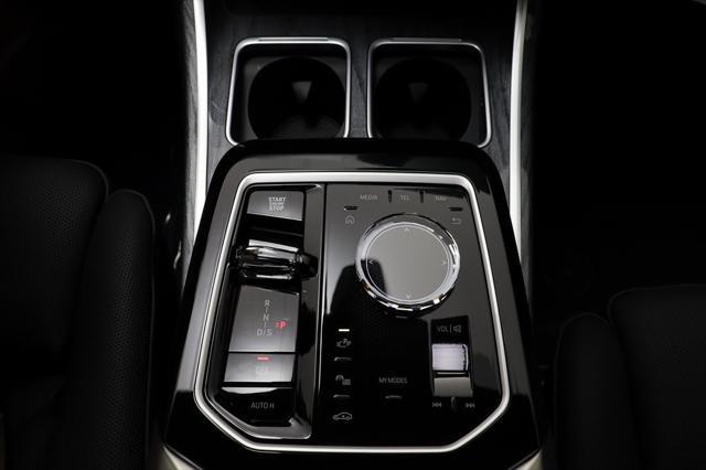 new 2025 BMW 760 car, priced at $131,295