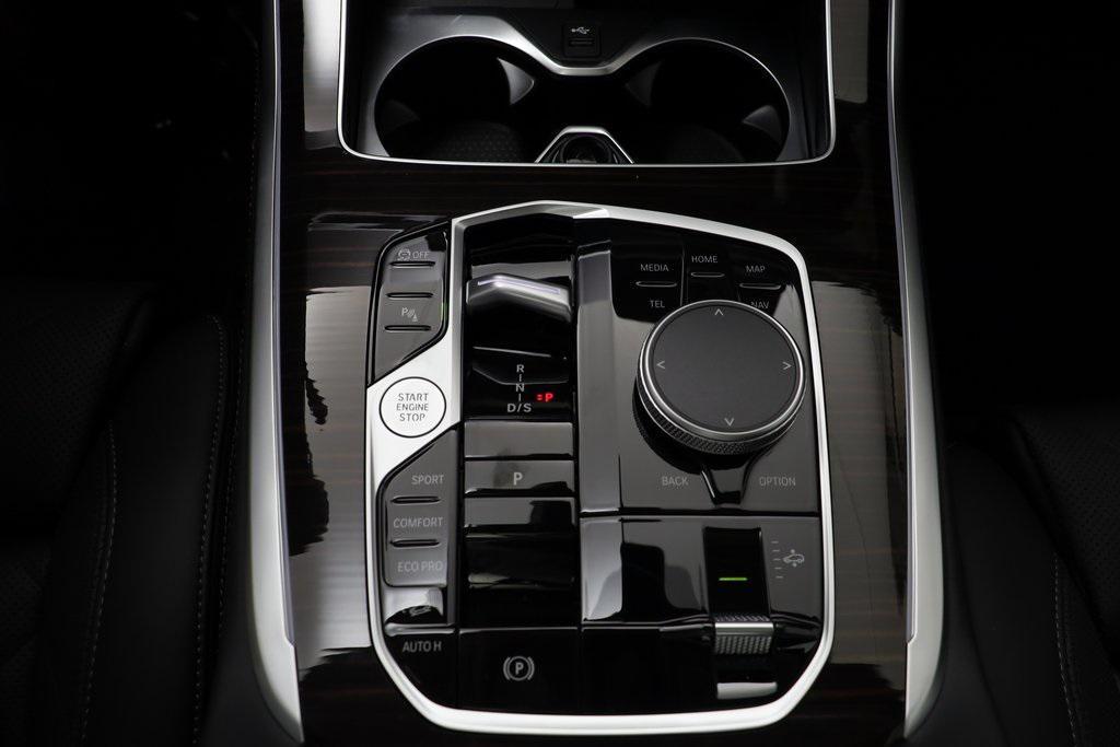 new 2026 BMW X7 car, priced at $92,860