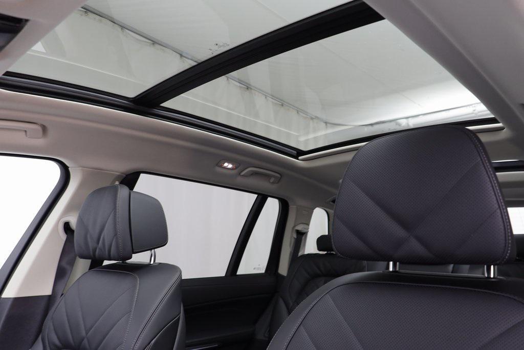 new 2026 BMW X7 car, priced at $92,860