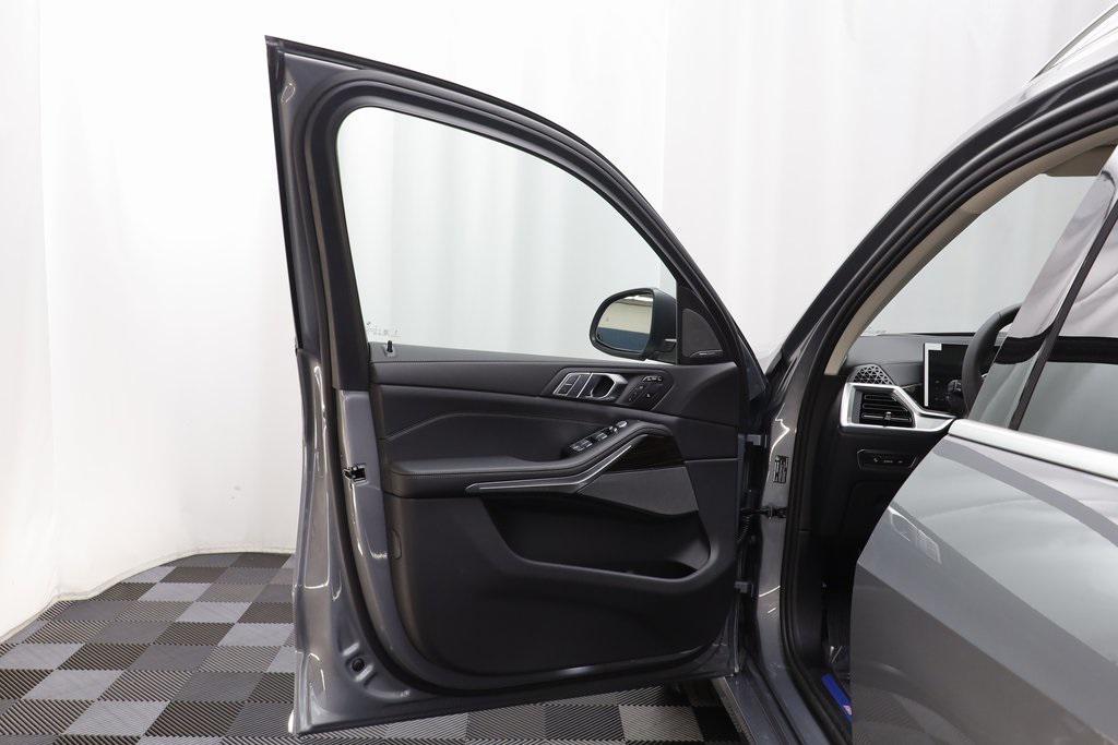 new 2026 BMW X7 car, priced at $92,860