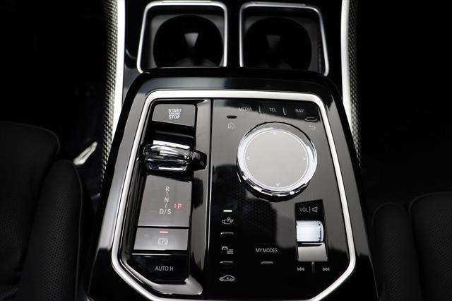 new 2025 BMW 760 car, priced at $141,950