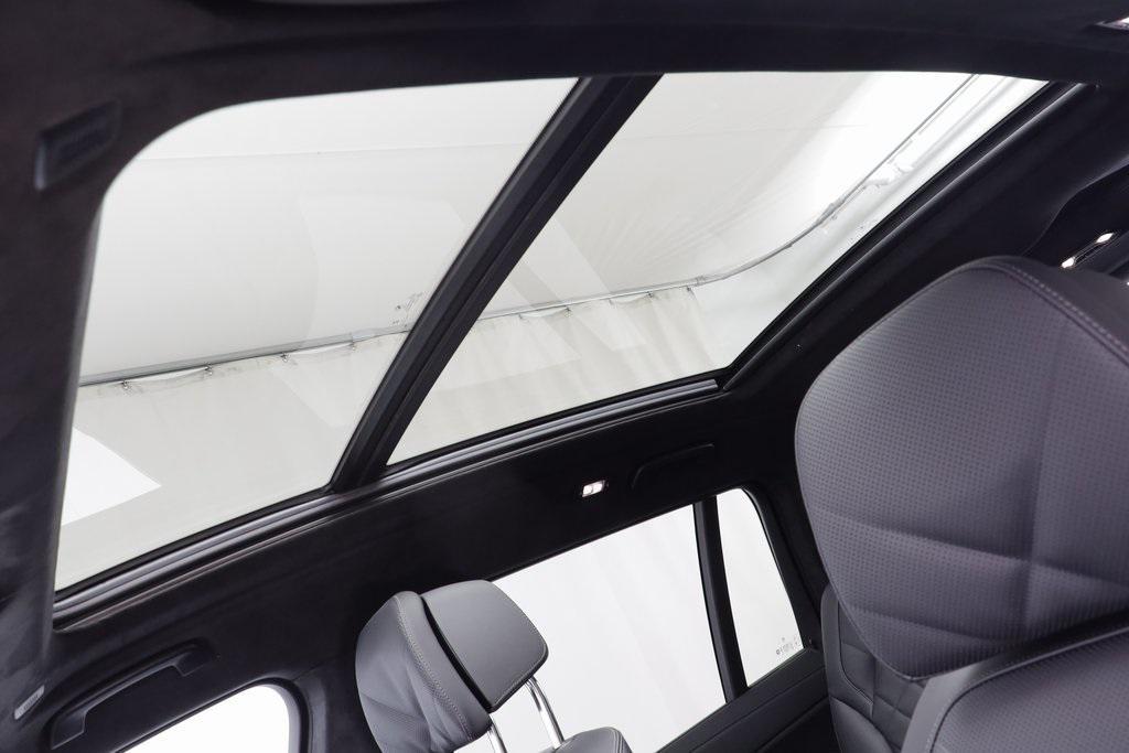 new 2026 BMW X7 car, priced at $98,725