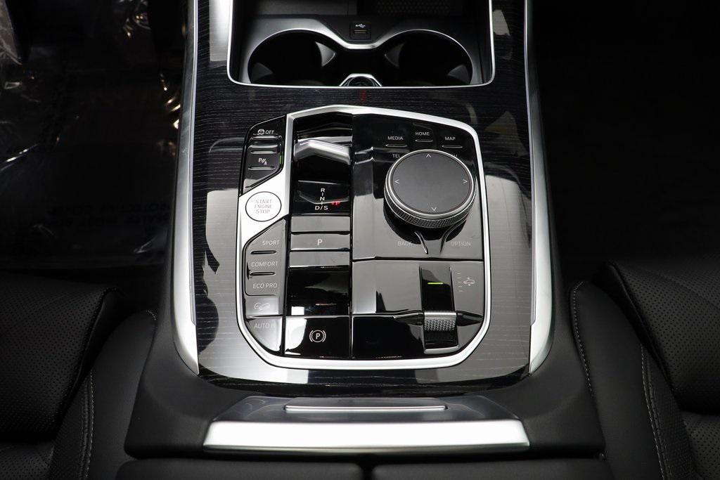 new 2026 BMW X7 car, priced at $98,725