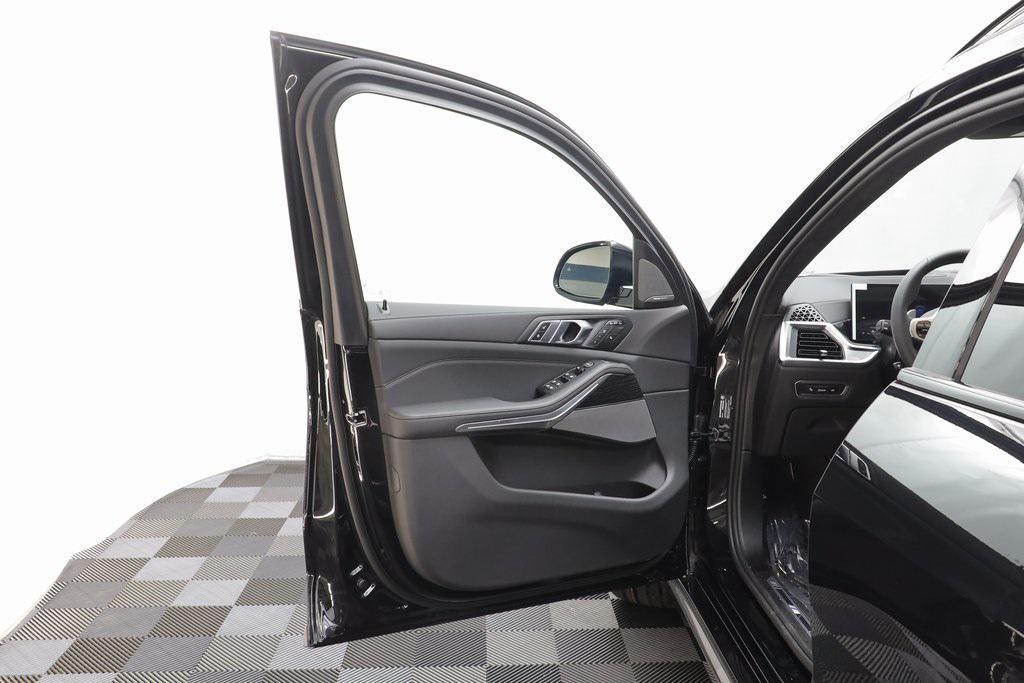 new 2026 BMW X7 car, priced at $98,725