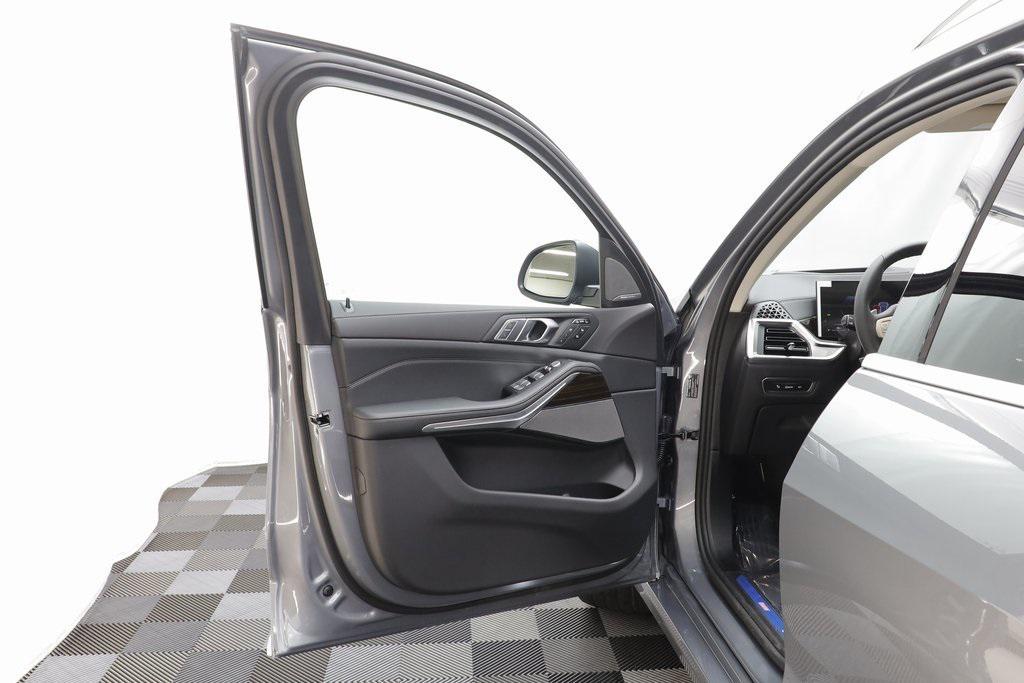 new 2026 BMW X7 car, priced at $97,460