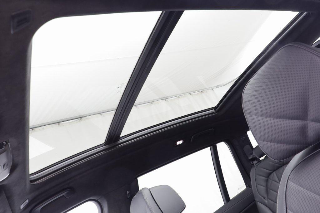 new 2026 BMW X7 car, priced at $96,740