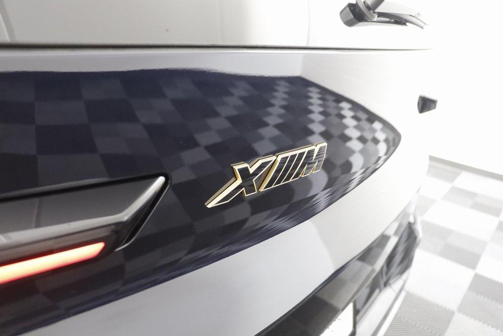 new 2025 BMW XM car