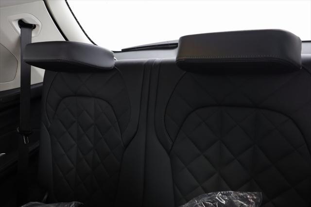 new 2026 BMW X7 car, priced at $93,290