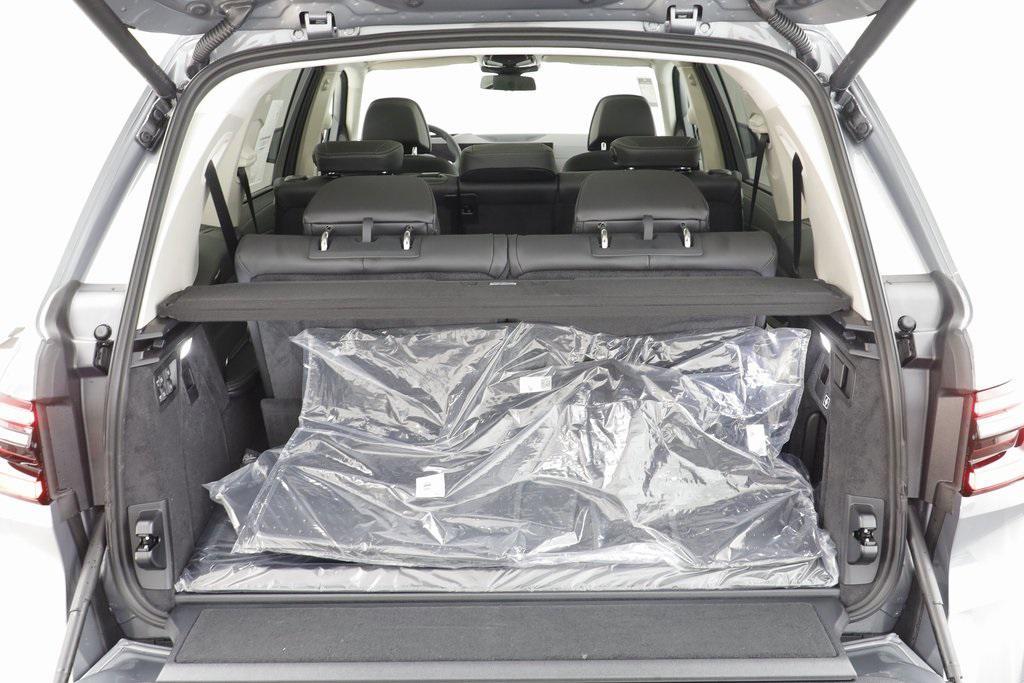 new 2026 BMW X7 car, priced at $99,285