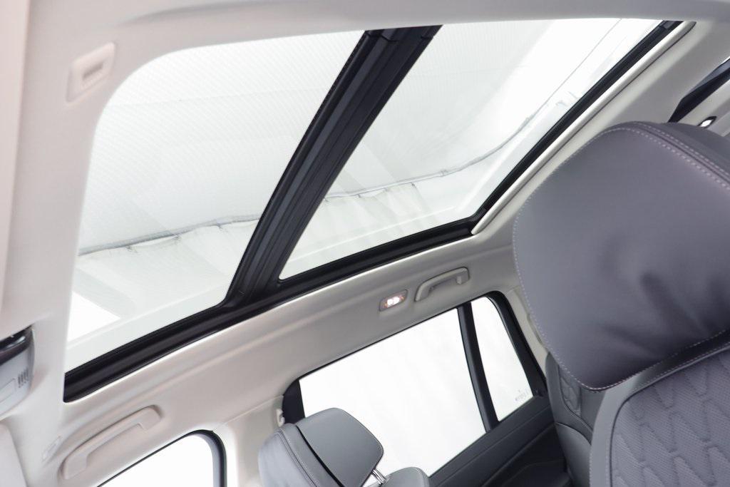 new 2026 BMW X7 car, priced at $99,285