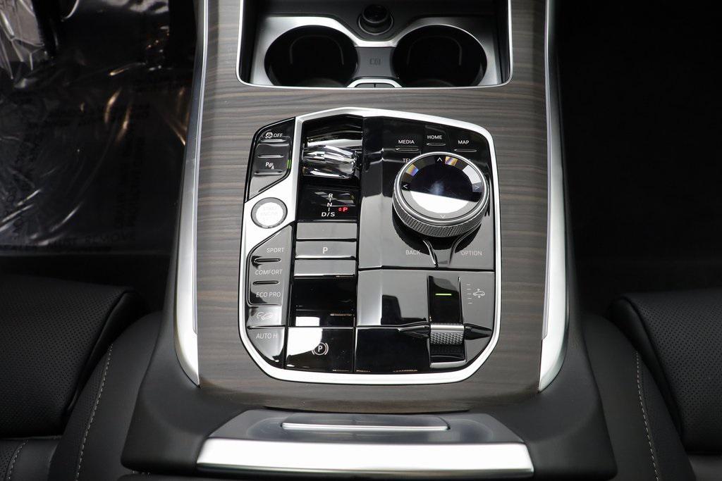 new 2026 BMW X7 car, priced at $99,285
