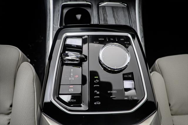 new 2024 BMW 760 car, priced at $125,690