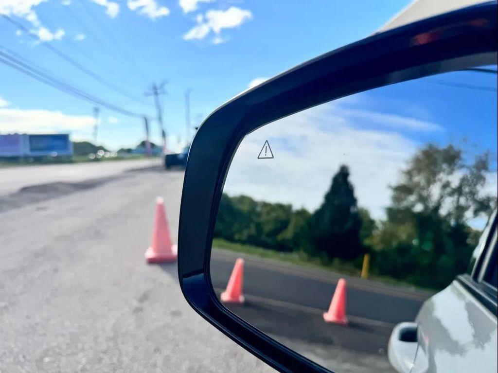 used 2023 Kia Sorento car, priced at $26,994