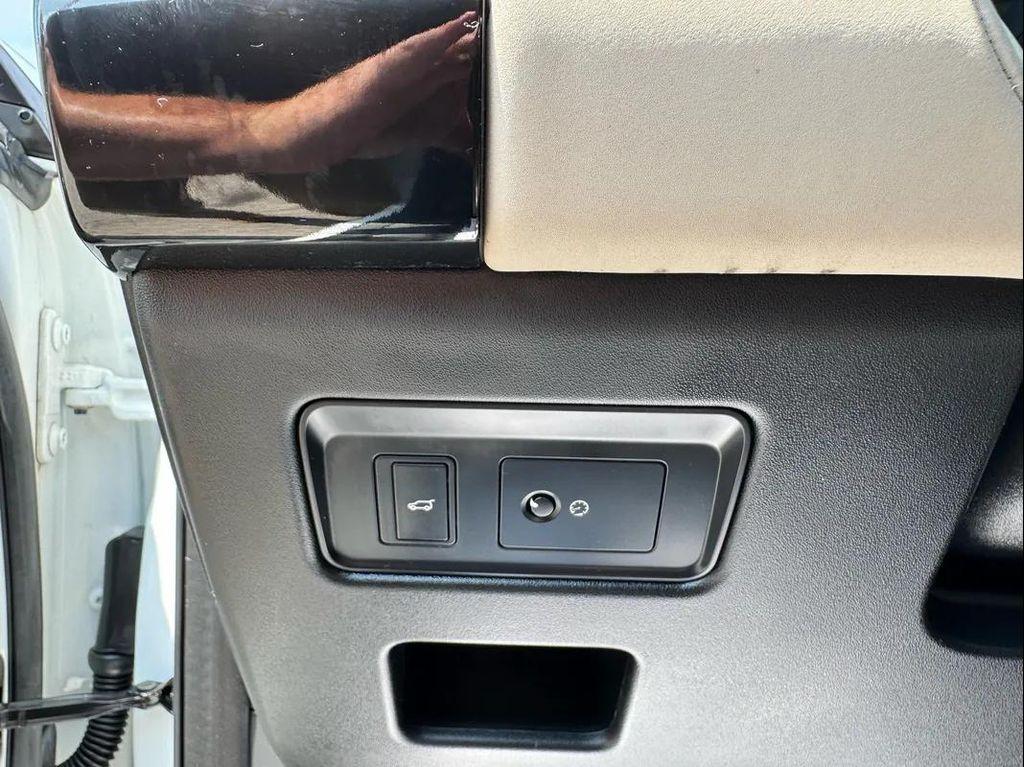 used 2019 Land Rover Discovery car, priced at $22,994
