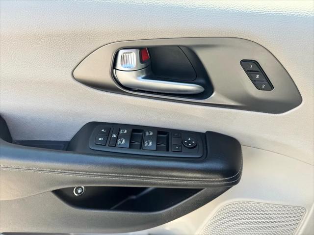 used 2022 Chrysler Pacifica Hybrid car, priced at $23,994