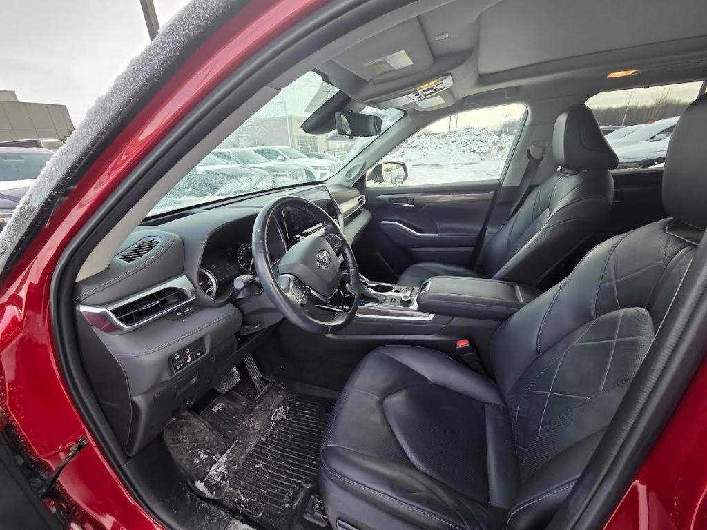 used 2021 Toyota Highlander car, priced at $37,873