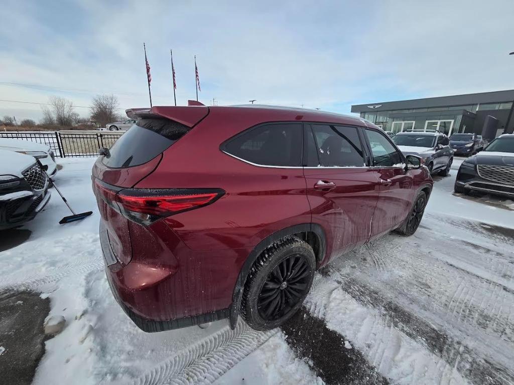 used 2021 Toyota Highlander car, priced at $37,873