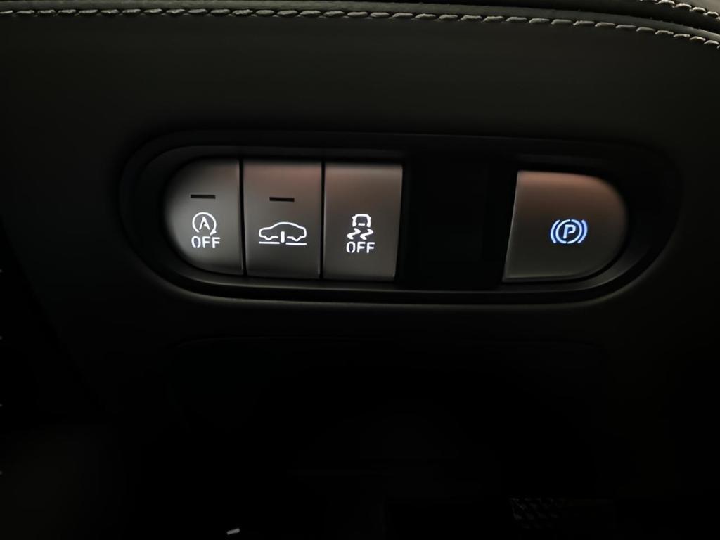 new 2025 Genesis G90 car, priced at $102,305