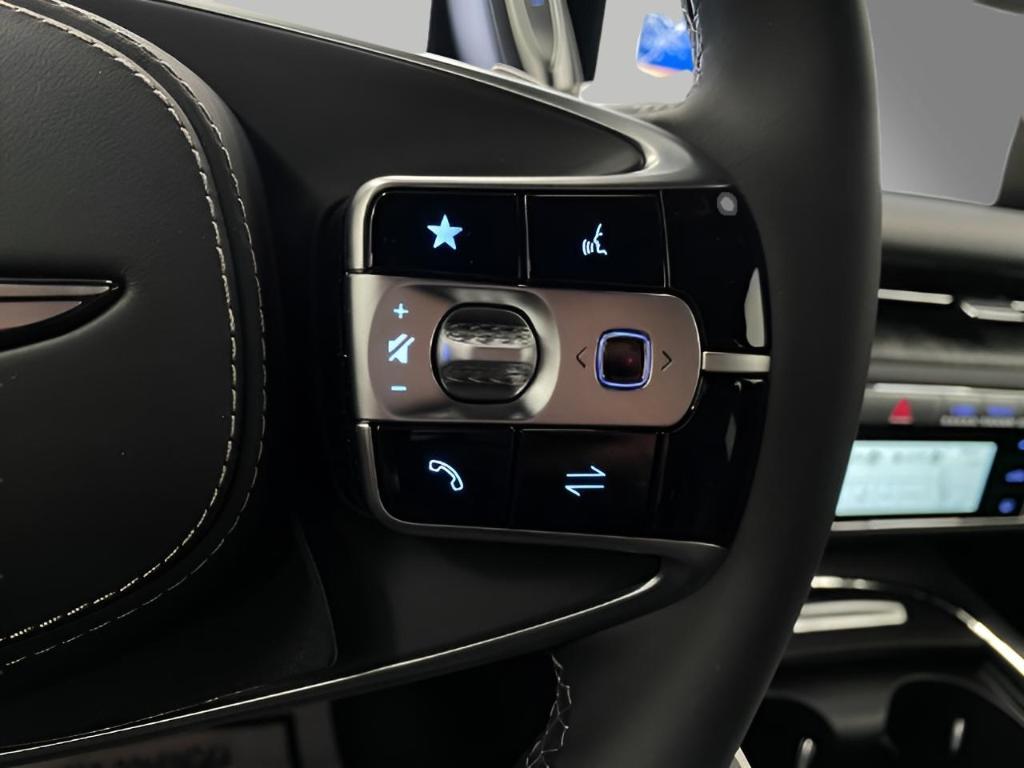 new 2025 Genesis G90 car, priced at $102,190