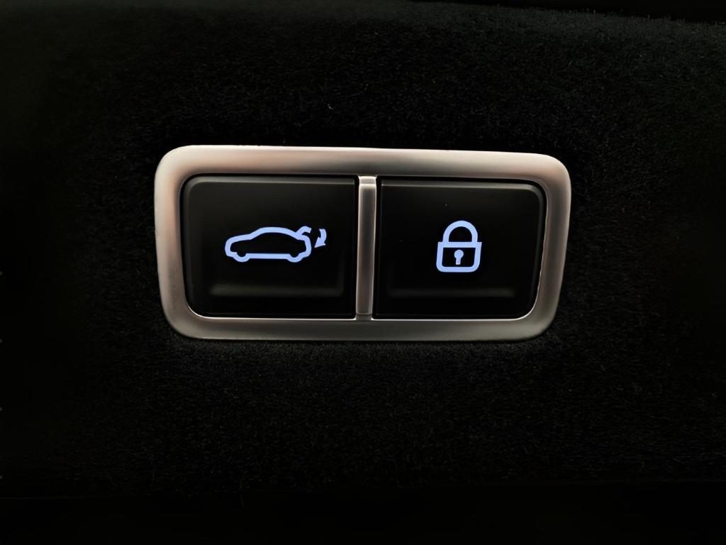 new 2025 Genesis G90 car, priced at $102,190