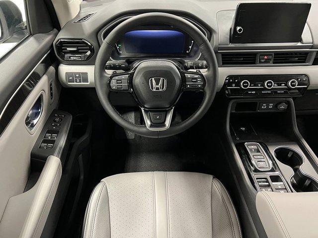 new 2025 Honda Pilot car, priced at $50,677