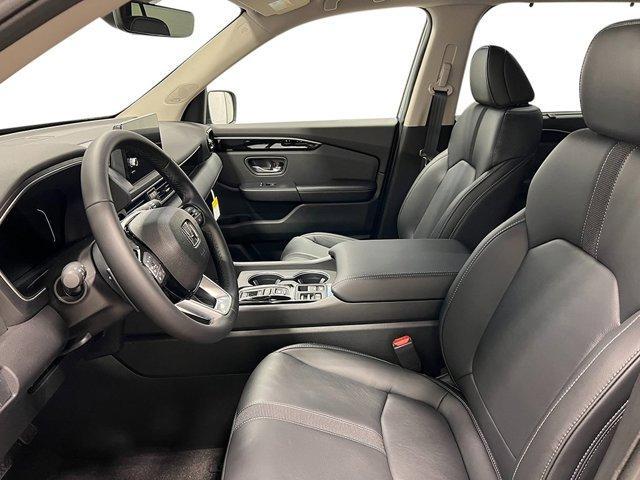 new 2025 Honda Pilot car, priced at $48,158