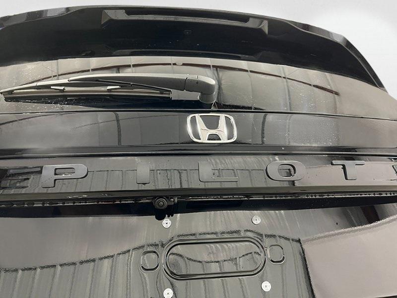 new 2025 Honda Pilot car, priced at $50,677