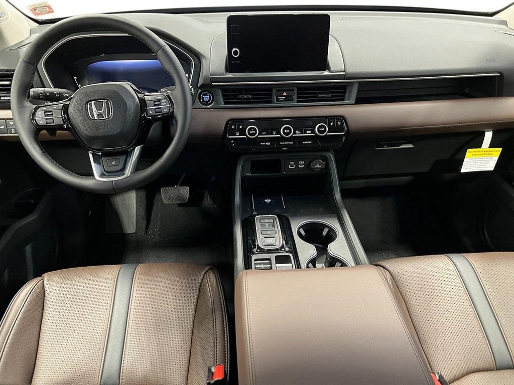 new 2025 Honda Pilot car, priced at $50,677