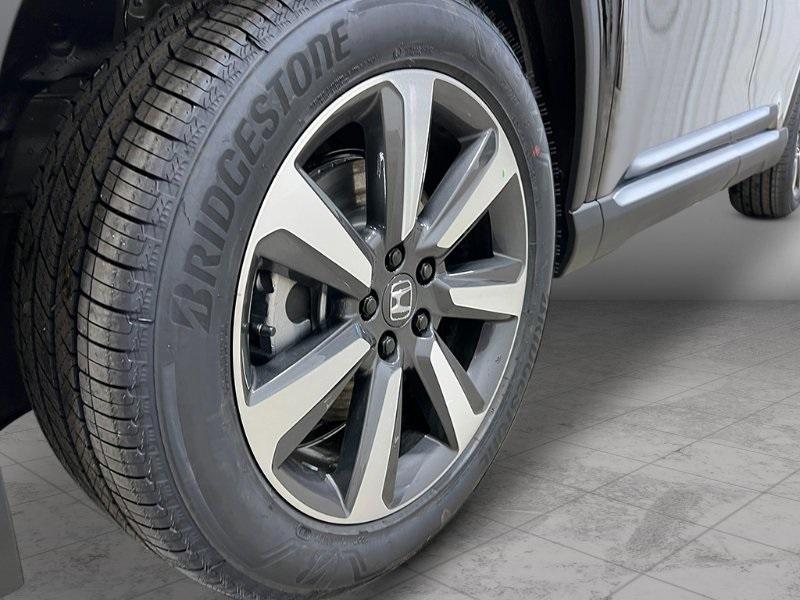 new 2025 Honda Pilot car, priced at $50,677