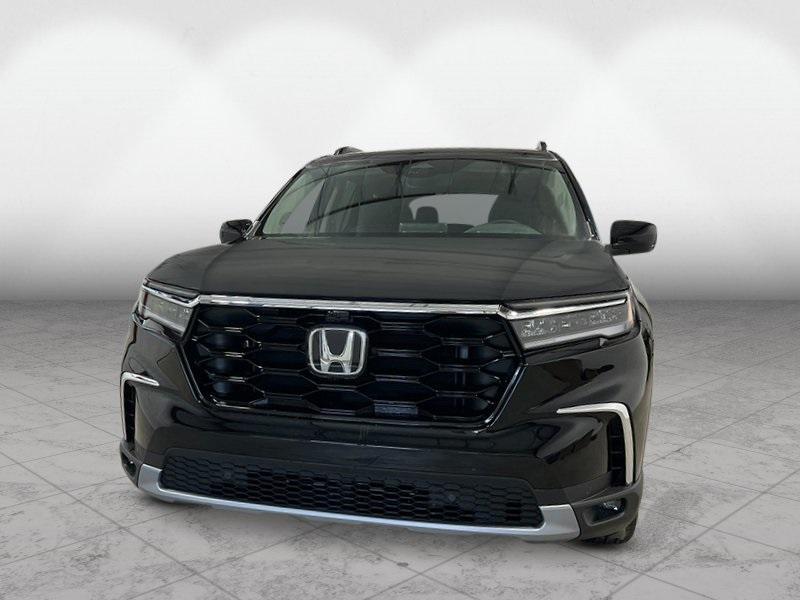new 2025 Honda Pilot car, priced at $50,677