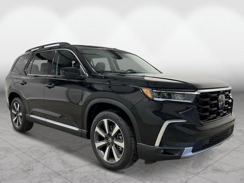 new 2025 Honda Pilot car, priced at $50,677