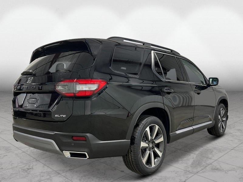 new 2025 Honda Pilot car, priced at $50,677