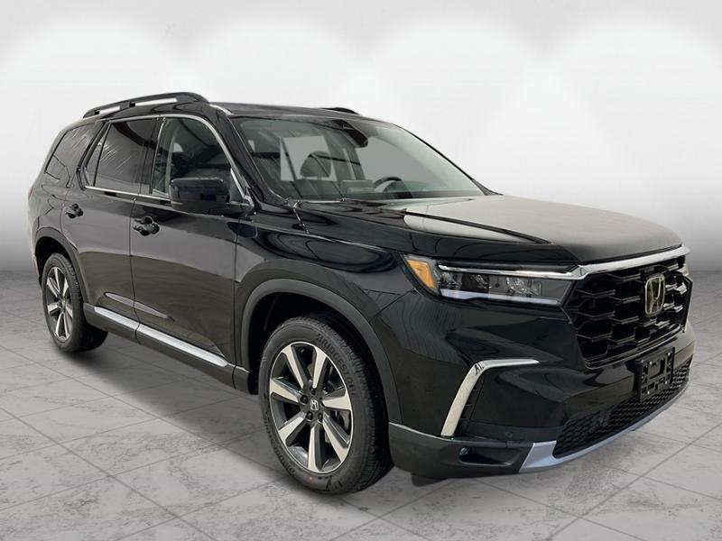 new 2025 Honda Pilot car, priced at $50,695