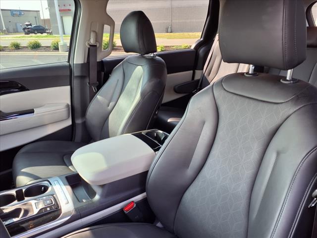 used 2024 Kia Carnival car, priced at $37,650
