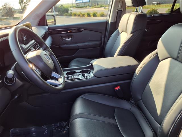used 2025 Honda Pilot car, priced at $42,562