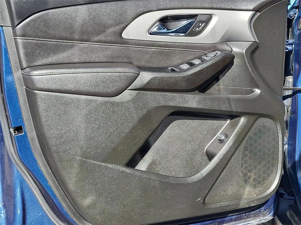 used 2023 Chevrolet Traverse car, priced at $34,325