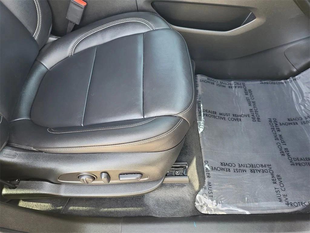 used 2023 Chevrolet Traverse car, priced at $34,325