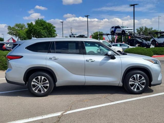 used 2022 Toyota Highlander car, priced at $35,994