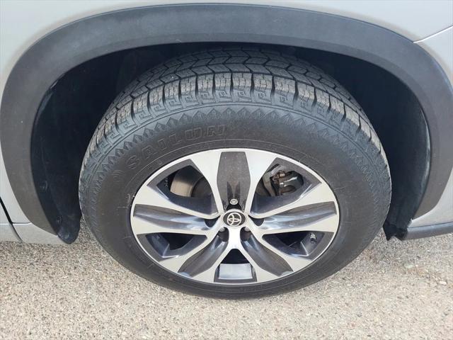 used 2022 Toyota Highlander car, priced at $35,994
