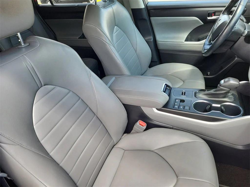 used 2023 Toyota Highlander car, priced at $36,799