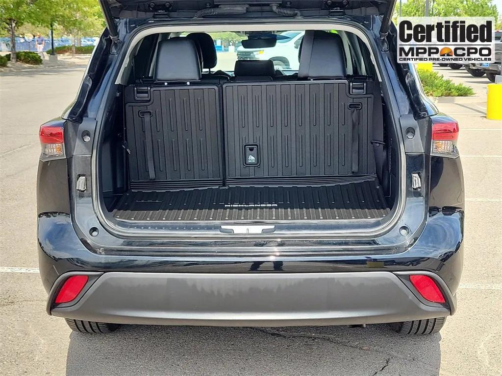 used 2023 Toyota Highlander car, priced at $34,999