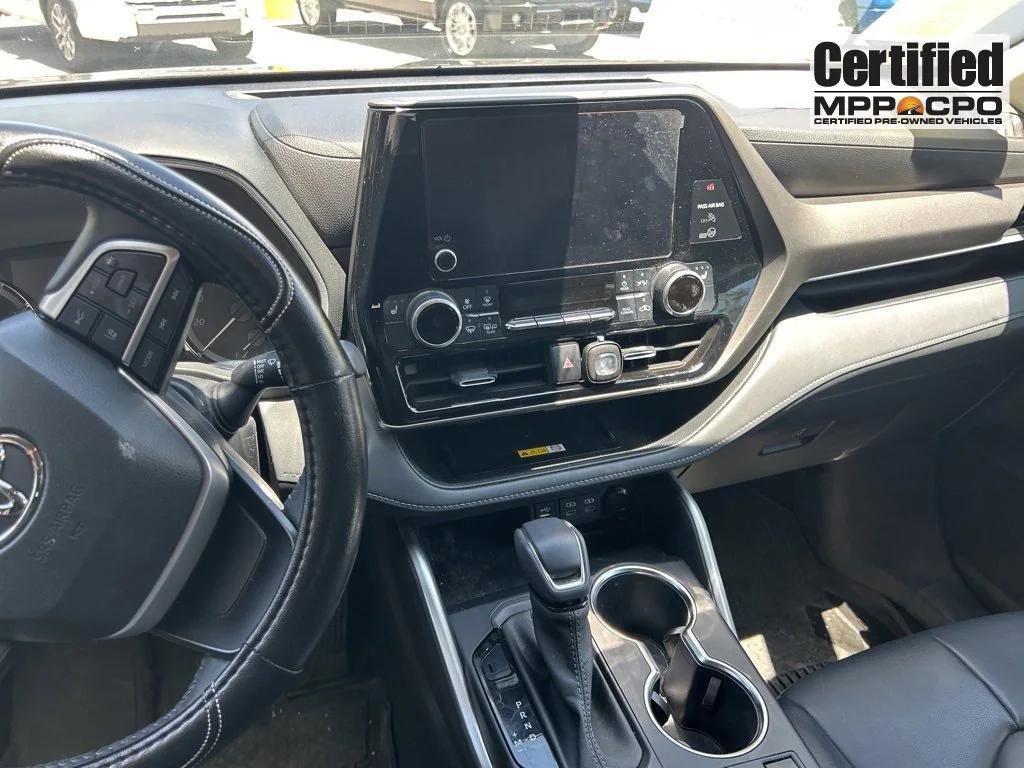 used 2023 Toyota Highlander car, priced at $37,292